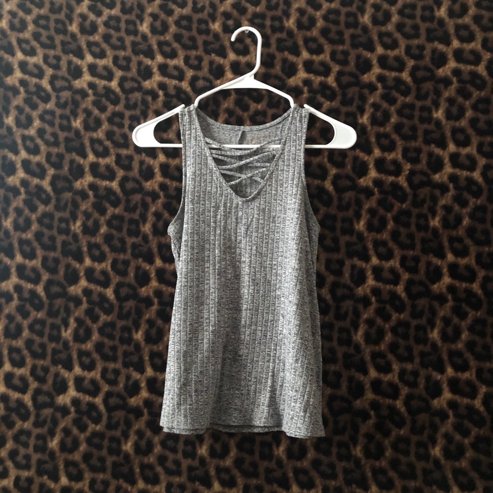 grey tank top